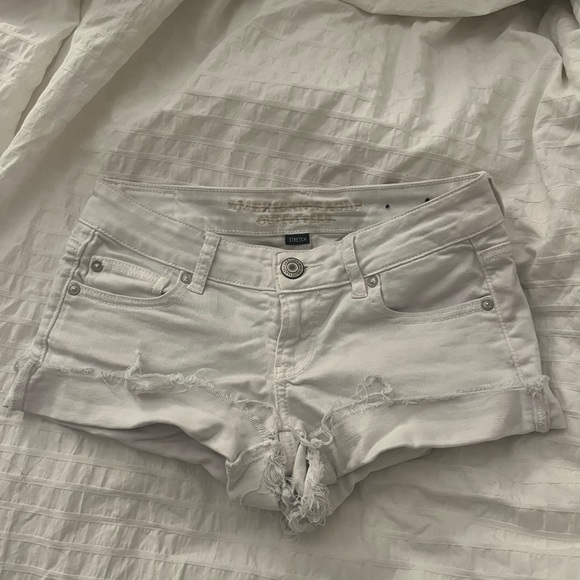Cute low waisted shorts - Picture 1 of 4